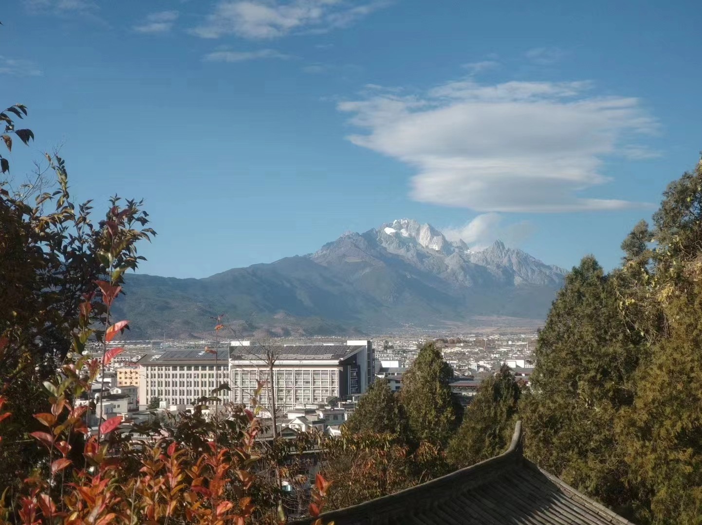 云南丽江玉龙雪山远照